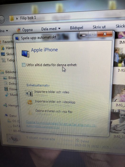 Autokör dialogruta på dator med alternativet "Apple iPhone" markerat för bild- och videoimport.