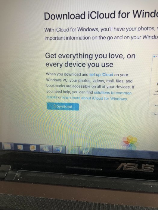 Skärmdump av iCloud för Windows nedladdningssida på en ASUS bärbar dator.