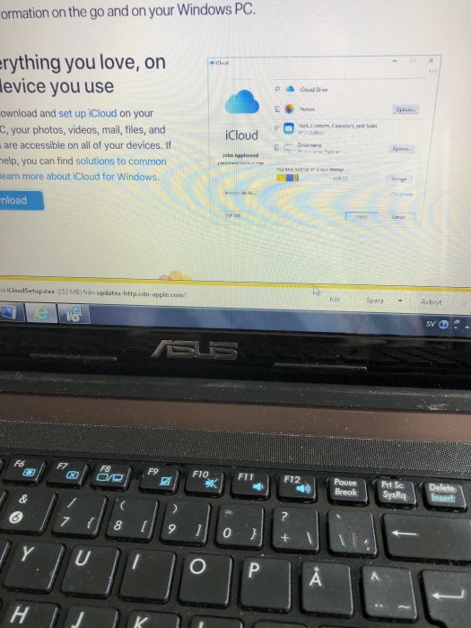 Skärmbild av iCloud-inställningsfönstret på en bärbar ASUS-dator.
