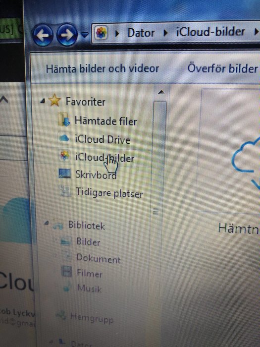 Datorkomponent med iCloud-bilder öppet och alternativ för att hämta bilder och videor markerat.