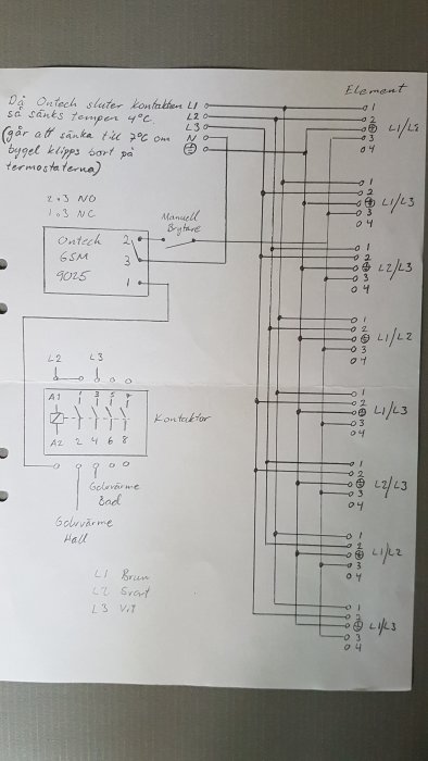 Handritad schematisk elritning för koppling av element med textnoteringar om färger och temperatursänkning.