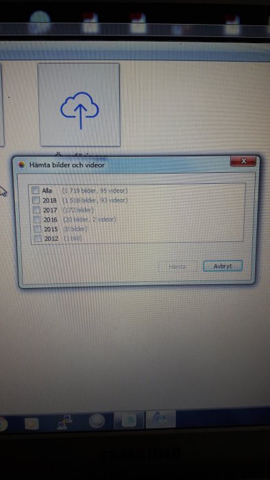 Dialogrutan "Hämta bilder och videor" på datorskärm med markerade alternativ och Hämta-knapp.