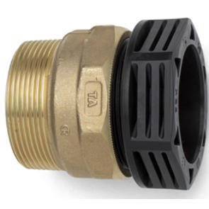 Mässingskoppling och en svart plastdel, tänkt för vattenpumpsinstallation och rörsystem.