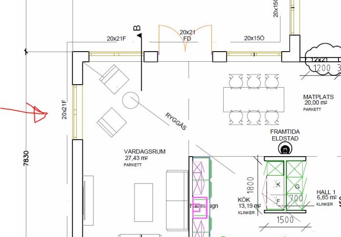 Byggplansritning som visar fönstermåtten 20x21F vid vardagsrummet och andra utrymmen.