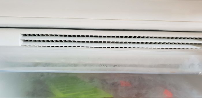 Ventilationsgaller och frysfack i Electrolux TwinTech Frostfree-kylskåp.