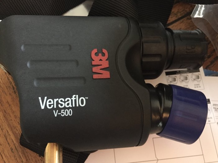 Versaflo V-500 andningsfilter för svetsning för att förbättra luftkvalitet och arbetsförhållanden.