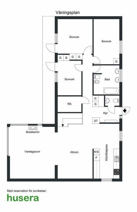 Planritning av en våning i suterrängvillan med sovrum, bad, kök och vardagsrum markerade, inklusive braskamin och allrum.