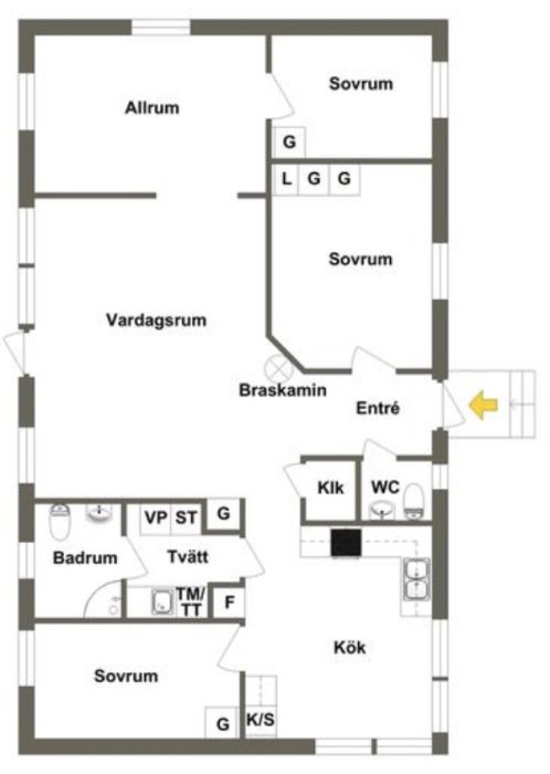 Planritning av en bostad med markerade rum som sovrum, badrum, kök, och vardagsrum samt detaljer som braskamin och entré.