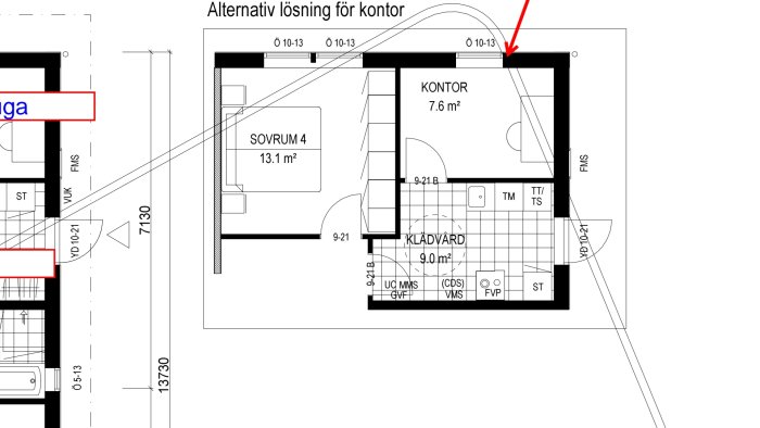 Ritning av hemlayout med markerad groventré, kontorsrum och planerad tvättstuga med skjutdörr mot allrummet.