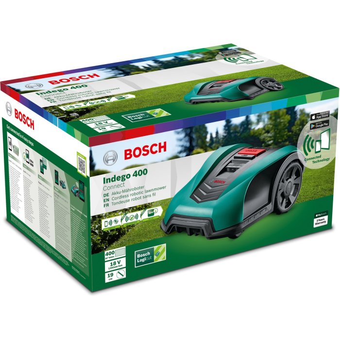 Oöppnad kartong av Bosch Indego 400 Connect robotgräsklippare med installationskit.