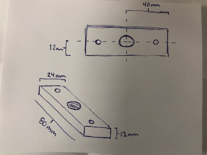 Handritade skisser av anpassade metallplattor med dimensioner för ett byggprojekt.