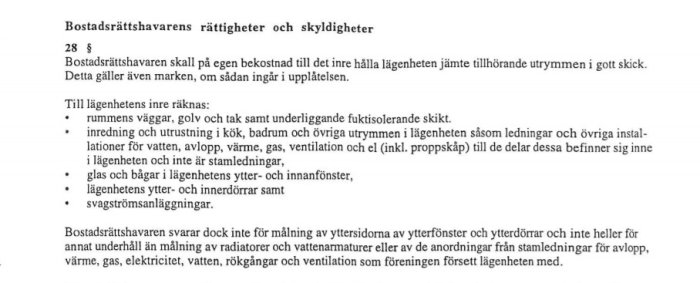 En sida från stadgarna som beskriver bostadsrättshavarens rättigheter och skyldigheter avseende underhåll i lägenheten.