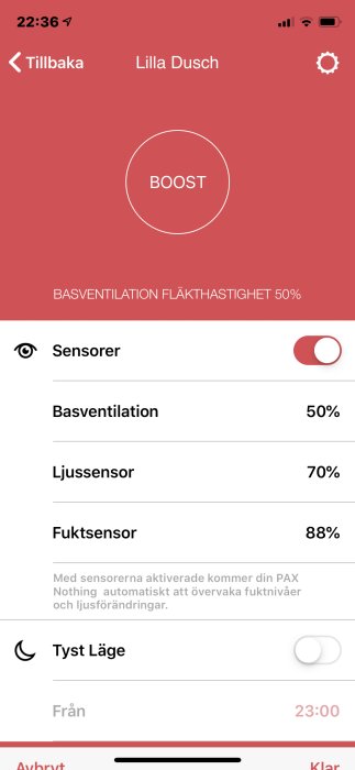 Skärmdump av en ventilationsstyrningsapp som visar BOOST-knapp och sensorinställningar för basventilation, ljus och fukt.