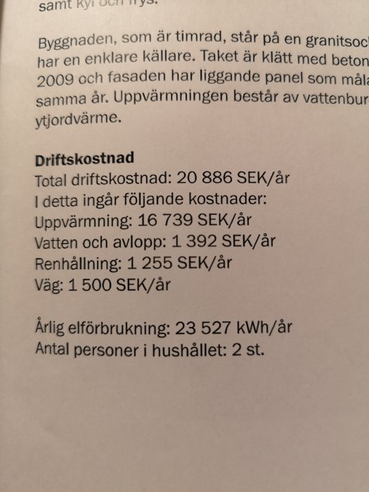 Textdokument med upplysningar om driftskostnad för en fastighet, inklusive uppvärmning, vatten och avlopp.