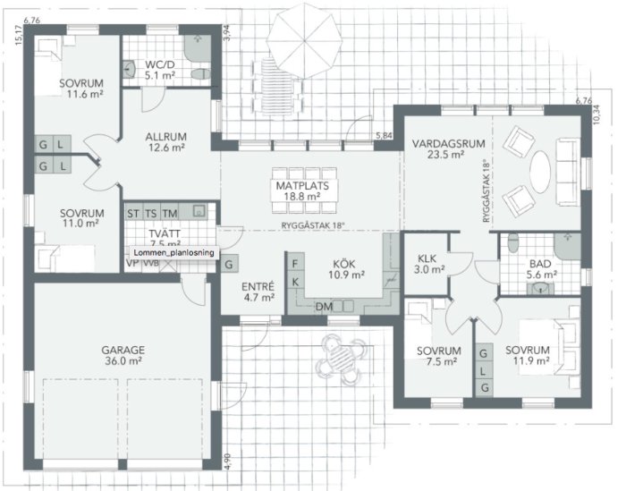 Planlösning av enplanshus med benämnda rum inklusive vardagsrum, kök, flera sovrum och garage.