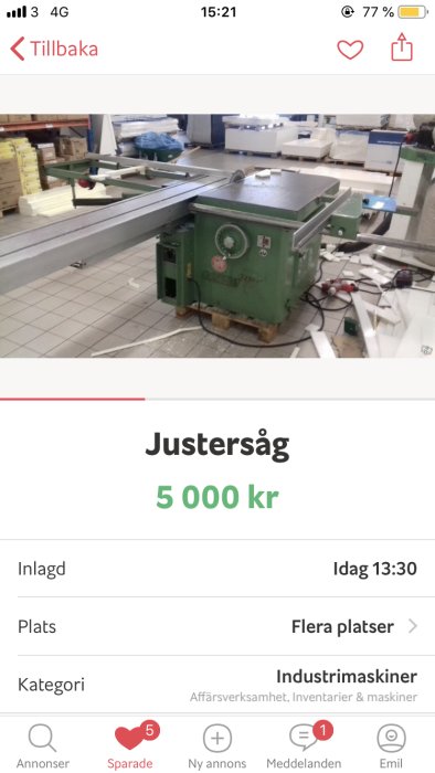 Grön justersåg till salu för 5 000 kr i ett industriellt utrymme.