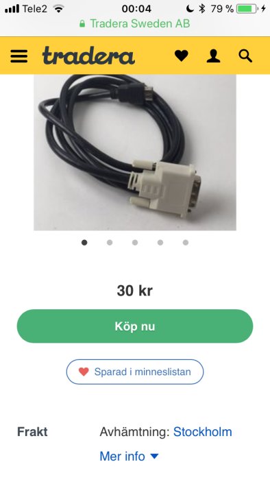 VGA-kabel med grå kontakter mot vit bakgrund, annons på Tradera med priset 30 kr och avhämtning i Stockholm.
