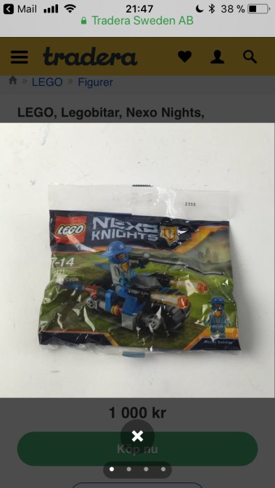 Förpackad LEGO Nexo Knights-set med minifigur och motorcykel i försluten påse.