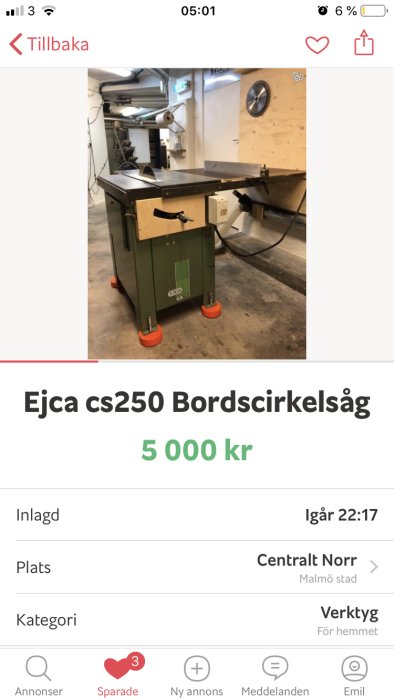 Grön och silverfärgad bordscirkelsåg modell Ejca cs250 på ett verkstadsutrymme.