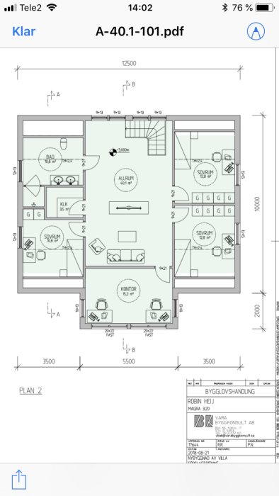 Arkitektonisk ritning av en villa med planlösning och rumsmått.