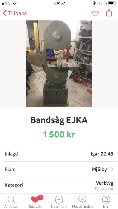 Bandsåg EJKA till salu i en verkstadsmiljö med en prislapp på 1 500 kr.