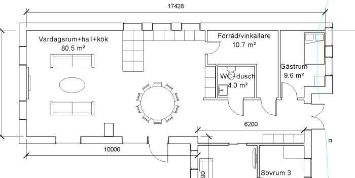 Ritad planlösning av ett hem visar vardagsrum, kök, sovrum, förråd/vinkällare och gästrum med måttangivelser.