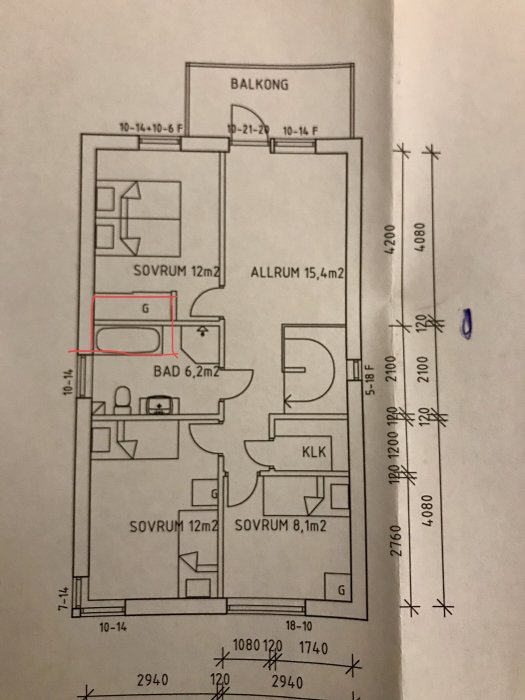 Ritning av övervåningen med markerat förslag för bastuplats intill badrummet.