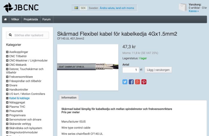 Skärmad flexibel kabel lämplig för kabelkedja visas mot vit bakgrund.