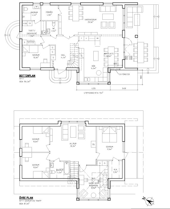 Arkitektritning av en husutbyggnad med bottenvåning och övre plan, inklusive kök och sovrum.