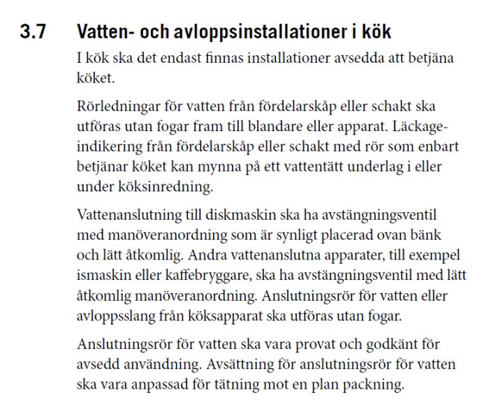 Skärmbild av text ur en handbok som beskriver vatten- och avloppsinstallationer i kök enligt gällande regler.