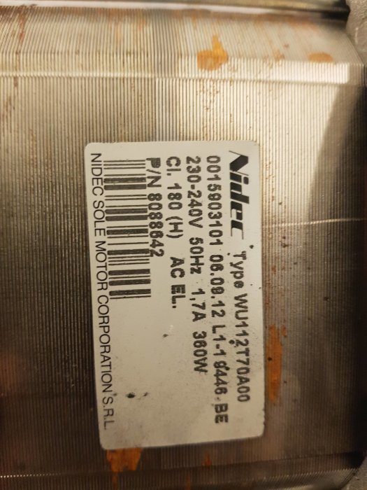 Etikett på en motor till en Asko W6444 tvättmaskin med tekniska specifikationer och modellnummer.