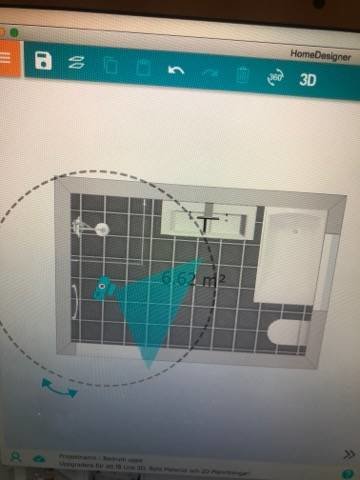 3D-planlösning av ett badrum, toalettstolen placerad i hörnet, mittemot handfat, exempel på ombyggnad.