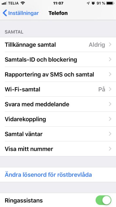 Skärmdump av iPhone-inställningar för telefonfunktioner med olika alternativ såsom ID-blockering och Wi-Fi-samtal.