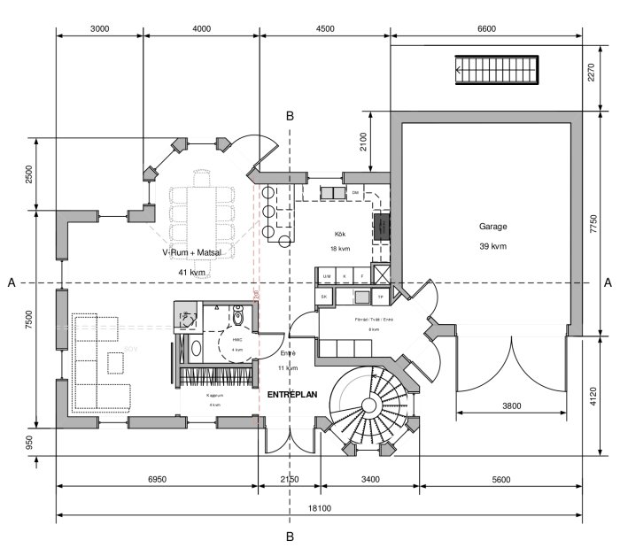 Arkitektritning av entreplan till hus med märkta dimensioner, rum och möbler, inklusive garage.