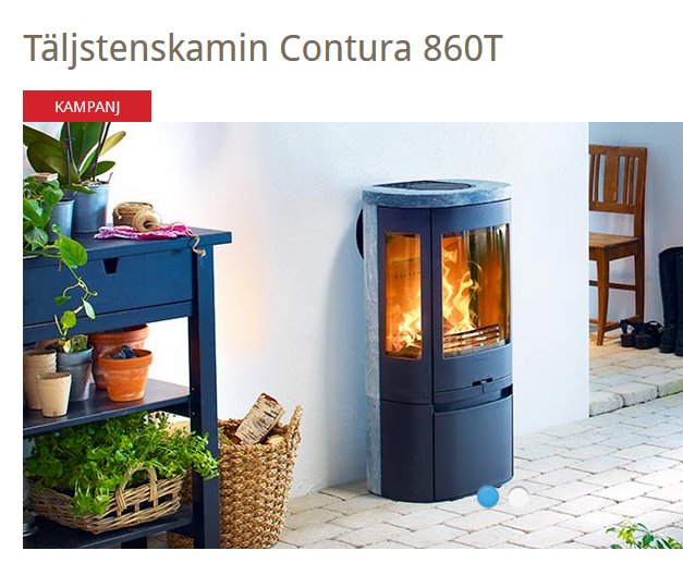 Täljstenskamin Contura 860T med sidofönster och synlig eld, intill en trädgårdshylla och korg.