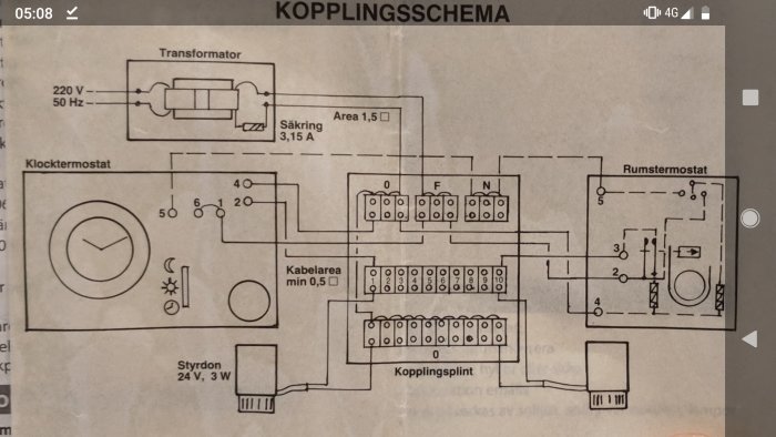 Äldre kopplingsschema med transformator, säkringar, kopplingssplint samt symboler för klocktermostat och rumstermostat.