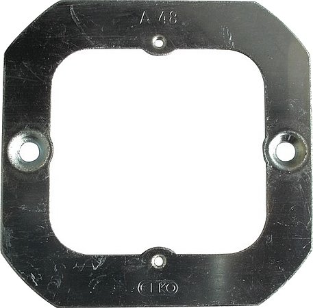 Svart Elko fästringsadapter 70-60mm med fyra fästpunkter, sett framifrån.