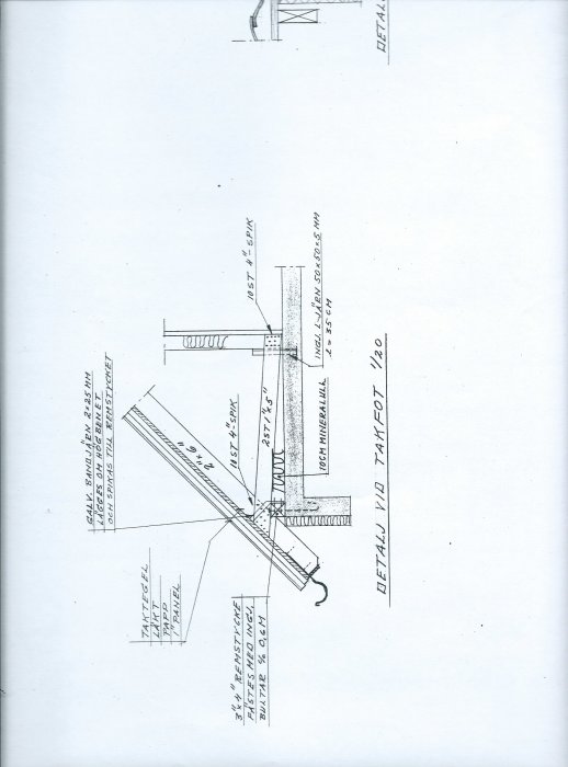 Schematisk ritning av en byggdetalj med måttangivelser, synlig takkonstruktion och isolering.