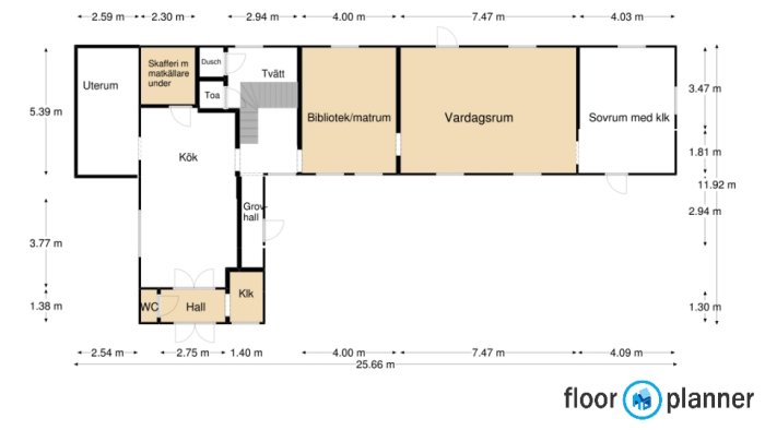 Översiktlig planlösning av en Skånelänga med kök, vardagsrum, sovrum, badrum, och utrymmen markerade, problem med tvättstugans storlek.