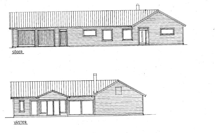 Arkitektritningar av en vinkelbyggd enplansvilla med träpanel och skorsten.