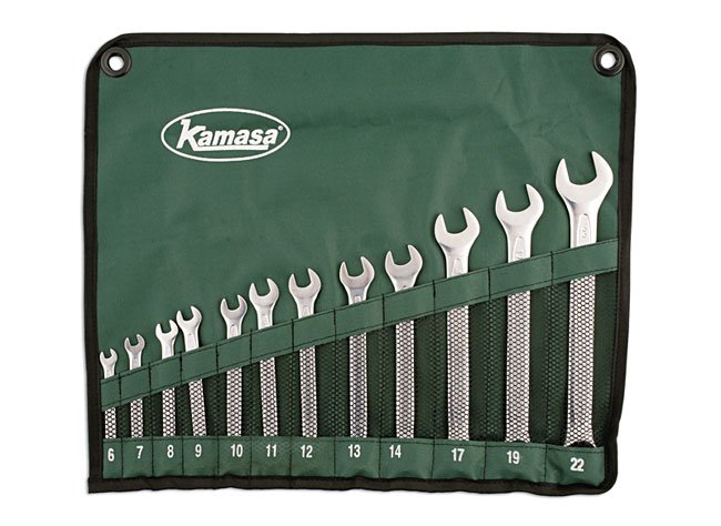 Grön verktygsväska med Kamasa-Tools logotyp och uppsättning av öppna nycklar i storlekarna 6 till 22.