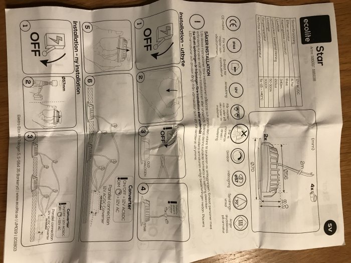 Installationinstruktioner för lampa med steg-för-steg-illustrationer och tekniska specifikationer.