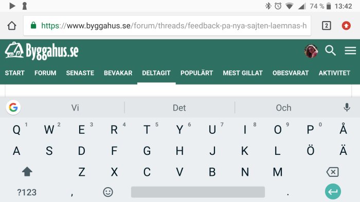 Skärmdump av en mobiltelefons webbläsare som besöker Bygghus.se forum, med tangentbordet framme.