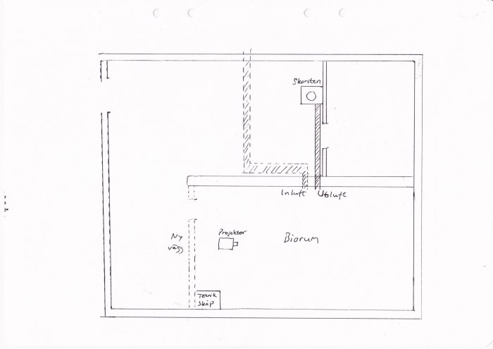 Handritad skiss av ett planerat biorum med markerade väggar, projektionsområde och ventilationssystem.