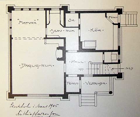 Ritning av ett tidigt 1900-tals husplan med markerade rum som matsal, kök och daglig rum.