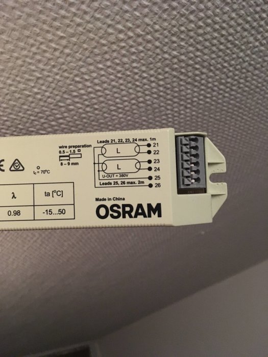 Kopplingsschema på en OSRAM elektronisk komponent med ledningar och terminalmärkningar.