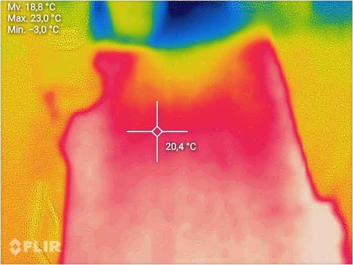 Värmekamera-bild visar temperaturfördelning med fokus på område vid 20,4 °C.