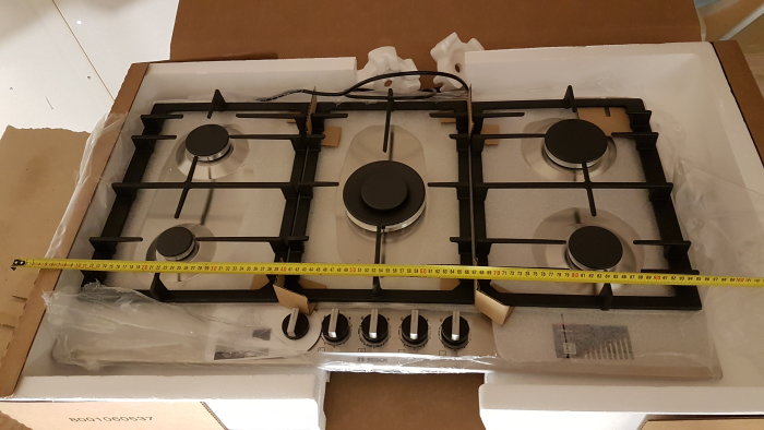 Ny gasolspis från Bosch i förpackning med måttband som visar storlek.