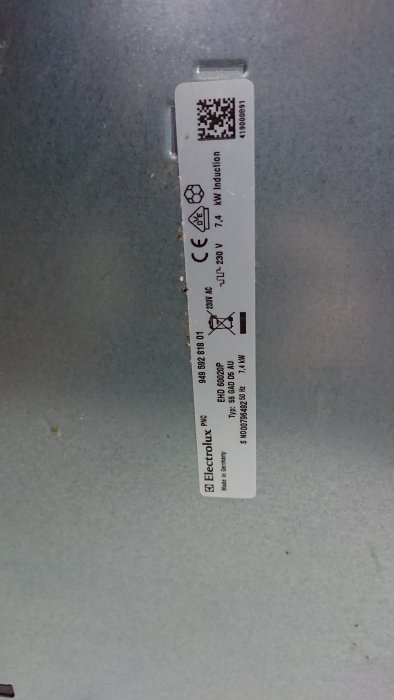 Electrolux spishälls etikett med modellnummer och specifikationer.
