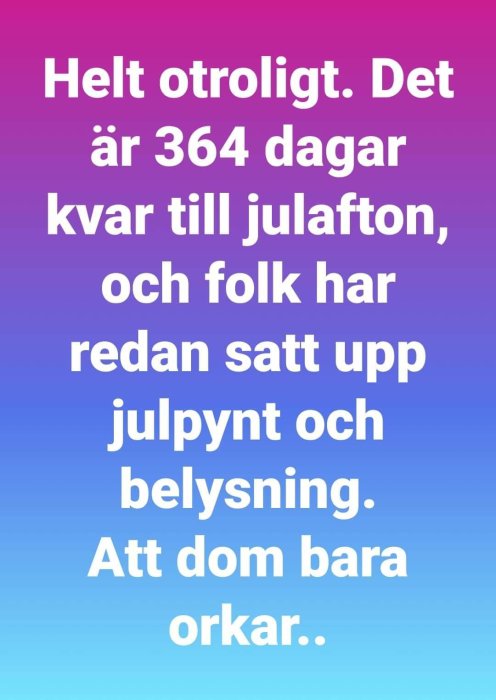 Text om julpynt och belysning på en gradient bakgrund i lila och blått.